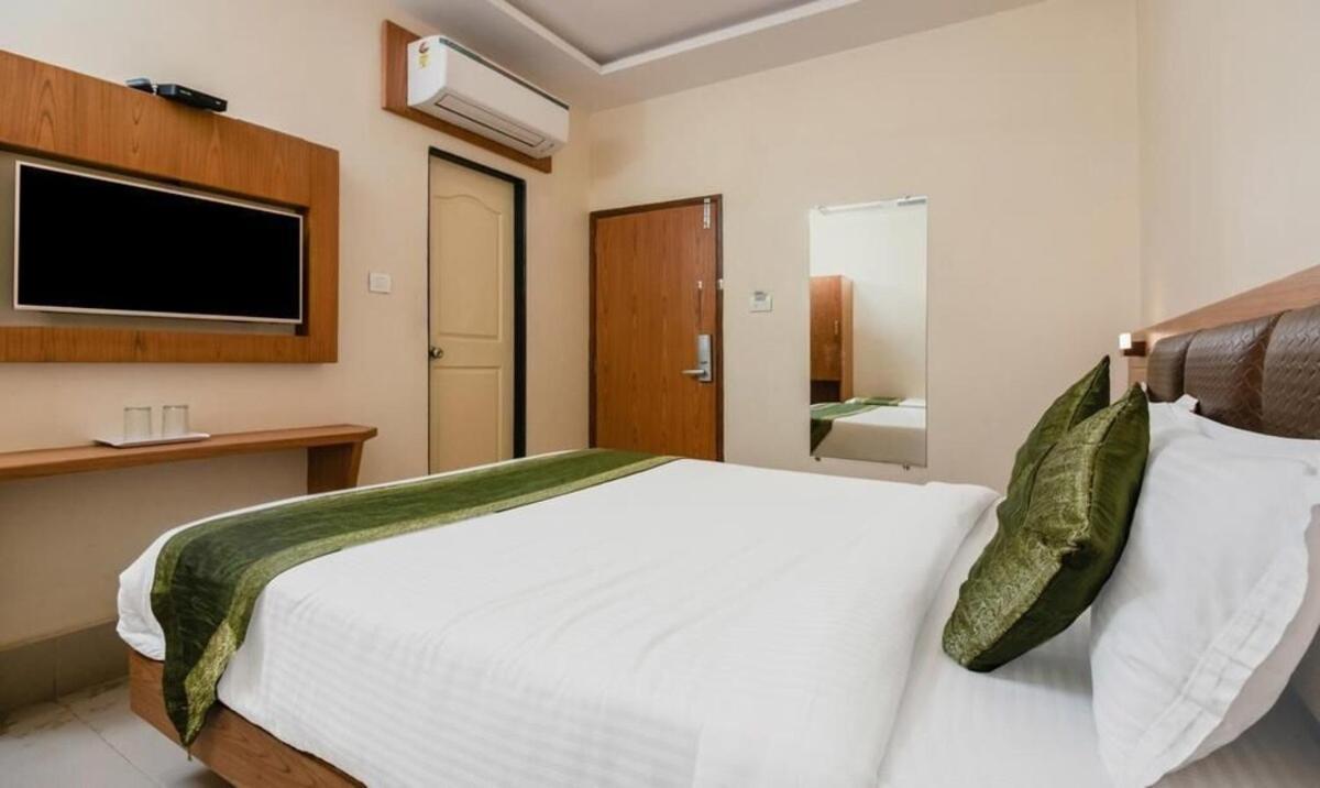 Hotel Volga Plaza Βομβάη Εξωτερικό φωτογραφία