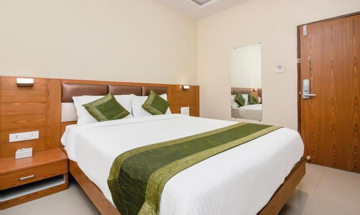 Hotel Volga Plaza Βομβάη Εξωτερικό φωτογραφία